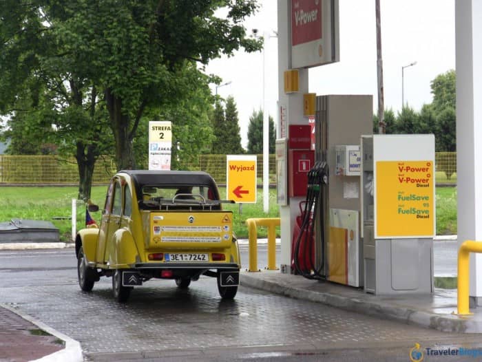 Необычная машинка на заправке Shell в Польше.