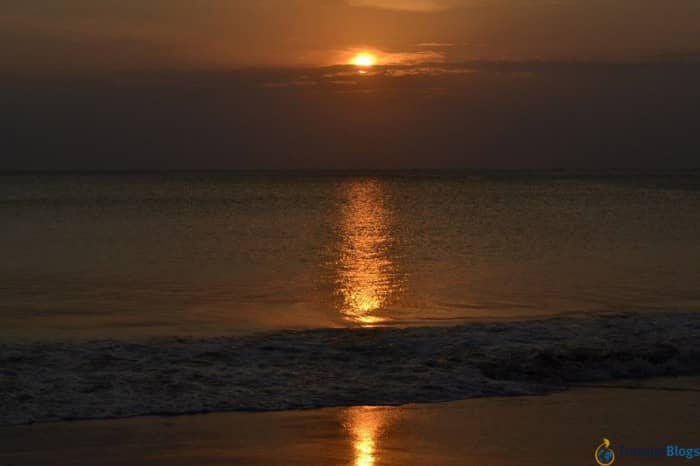 Закат на пляже Джимбаран