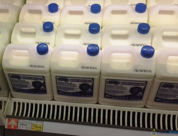 5 литровые канистры молока в Макро