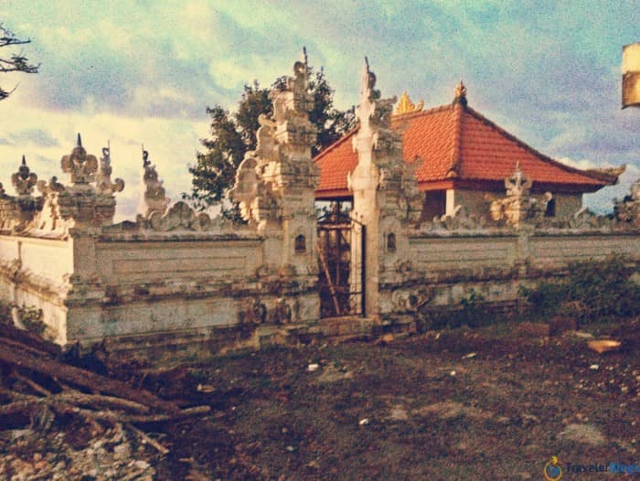 Храм вблизи