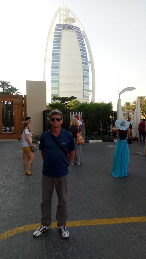 На фоне Паруса в Дубаи